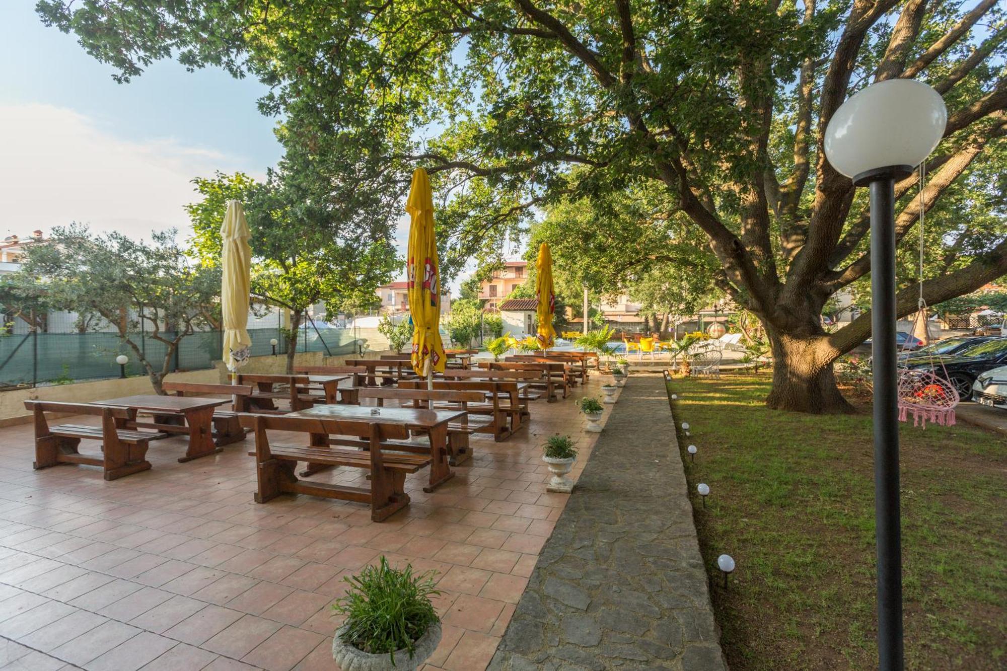 Biergarten Medulin Kültér fotó